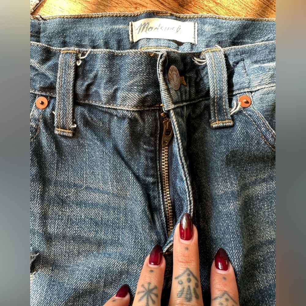 Madewell women’s distressed boyjean style jeans. Size 28. - Picture 3 of 9